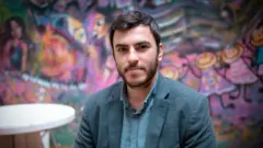 Gazeteci İsmail Arı'nın portre fotoğrafı 