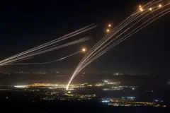 Hệ thống phòng không Vòm Sắt của Israel đánh chặn các quả tên lửa bắn từ Li Băng vào sáng sớm 4/8