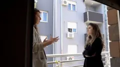 Arhitektica i novinarka na terasi