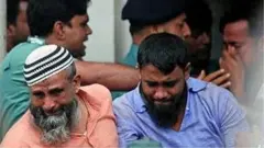 রায় ঘোষণার পর আসামীদের কারাগারে নিয়ে যাওয়া হচ্ছে