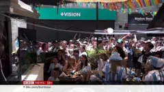 ကမ္ဘာ့ဖလား ဗိုလ်စွဲတဲ့ အာဂျင်တီးနားမှာ အောင်ပွဲခံနေကြ