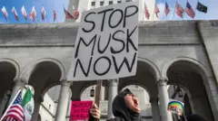 протест проти Маска