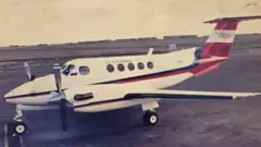 یہ بلیو برڈ طیارہ اس جہاز سے ملتا جلتا ہے جس میں سیاد بیرے کی لاش ان کے آبائی علاقے پہنچائی گئی