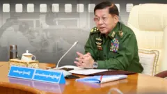 ရာထူးနှစ်ခု နဲ့ စစ်ခေါင်းဆောင်