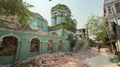 ငလျင်ကြောင့် ဘုံးအိုးရွာခံ ရာနဲ့ချီ သေဆုံးခဲ့ရ