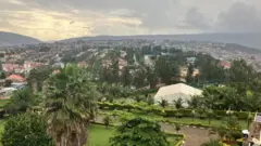 ኪጋሊ ካብ ገበን ውሑስ ዝዀኑ ጎደናታት ዘለዋ ጽብቕቲ ከተማ እያ