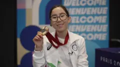 Zakia Khudadadi, yahunze aba Taliban muri Afghanistan, ubu akinira Taekwondo muri France.