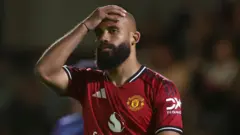 Bryan Mbeumo ameshika kichwa chake baada ya Manchester United kufungwa na Grimsby
