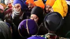 ਦਰਬਾਰ ਸਾਹਿਬ, ਬੇਅਦਬੀ