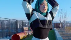 YouTube даги Sabrina Azhar рақси