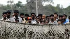 இலங்கை அகதிகள் முகாம்