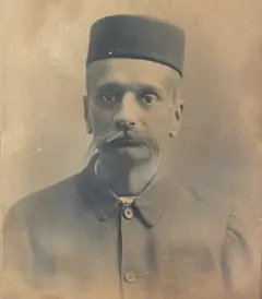 યુવાન ત્રિભુવનદાસ ગજ્જરઃ નડિયાદના ગોવર્ધન સ્મૃતિમંદિરમાં સચવાયેલો ફોટો