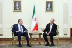 پزشکیان در دیدار با لاوروف: مصمم به تقویت روابط با مسکو هستیم