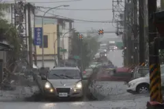 A car drives through a flooded road in the aftermath of Super Typhoon Ragasa in Guangfu Township, Hualien County, Taiwan, 24 September 2025. 
