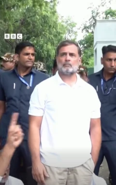 பிரதமர் மோதி பதவி விலகக் கோரி போராட்டத்தில் ஈடுபட்ட காங்கிரஸ்
