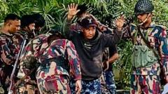 ফেব্রুয়ারিতে আগত এক বিজিপি সদস্যকে তল্লাশি করছেন বিজিবি সদস্যরা