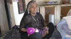 મહિલા