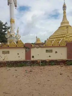 ကံသာကျေးရွာက စေတီနဲ့စာသင်ကျောင်း လေကြောင်းဗုံးကြဲခံရတာကြောင့် ပျက်စီးခဲ့ပါတယ်