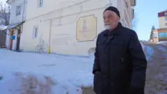 هنر خیابانی ولادیمیر اووچینیکوف دیوارهای بوروفسک را زینت می دهد - به جز زمانی که بیش از حد سیاسی شود