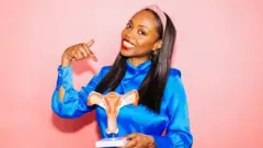 ڈاکٹر عزیزہ