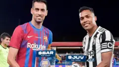 Les joueurs de football font la promotion des jetons destinés aux supporters