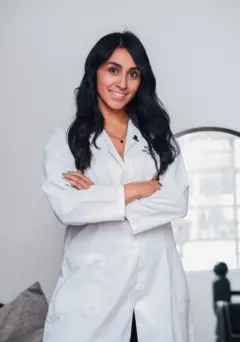 Catalina Blanco de jaleco branco