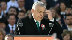 ویکتور اوربان نخست‌وزیر مجارستان که پس از ۱۶ سال برای ماندن در قدرت می‌جنگد