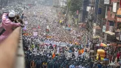 बांग्लादेश में फ्रांस के ख़िलाफ़ रैली