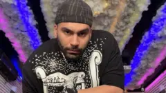 برخی از وکلای دادگستری در ایران اتهام منتسب شده به محسن شکاری را مصداق محاربه ندانسته و بر حکم اعدام او اشکال وارد کرده‌اند