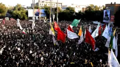 ሬሳ ጀነራል ቃስም ሶሌማኒ ንምቕባል ብዙሓት ሓዘተኛታት ንጎደናታት ኢራን ኣዕለቕሊቖምዎ