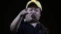 นายพริษฐ์ ชิวารักษ์ หรือ เพนกวิน