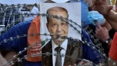 صورة الرئيس اللبناني ميشال عون.