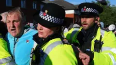 ਇੰਗਲੈਂਡ 'ਚ ਹੋ ਰਹੇ ਪ੍ਰਦਰਸ਼ਨਾਂ ਦੀ ਤਸਵੀਰ