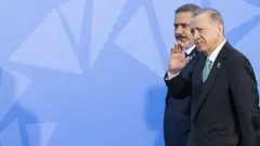 اردوغان (راست) و فیدان در اجلاس سران ناتو در ویلنیوس لیتوانی در ماه ژوئیه شرکت کردند