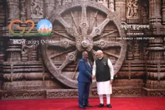 जी-20 शिखर सम्मेलन में अफ़्रीकी यूनियन के अध्यक्ष अज़ाली असूमानी का स्वागत करते पीएम मोदी