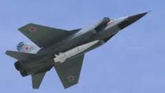 রুশ জঙ্গী বিমানে কিনঝাল মিসাইল।