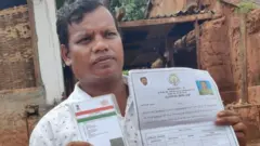 ఆంధ్రా, ఒడిశా రెండు రాష్ట్రాల కార్డులు, పధకాలు అందుకుంటున్న మాణిక్యపట్నం వాసులు