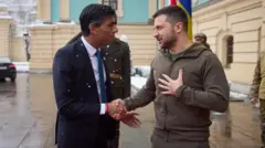 İngiltere Başbakanı Sunak Kiev'de Zelensky ile bir araya geldi