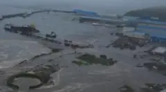 भूकम्पपछि सुनामीका कारण जलमग्न रुसको सेभेरो–कुरिल्स्क सहर