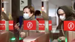 Люди в метро