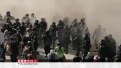 လော့စ်အိန်ဂျလိစ် ဆန္ဒပြပွဲထိန်းဖို့ သမ္မတထရမ့် အရန်တပ်တွေ စေလွှတ်