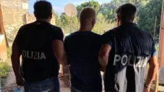 Mastini kimliğini gizlemek için saçlarını sarıya boyadı.