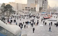 تصاویر جدید از حمله به ساختمانی در فلکه چهارم تهرانپارس در تاریخ ۱۱ اسفند