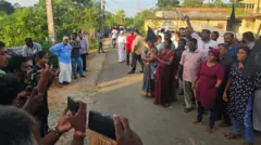 යාපනය තිස්ස විහාරය ඉදිකිරීමට සිය ඉඩම් අත්පත් කරගෙන ඇති බවට 'පදිංචිකරුවන්ගෙන්' චෝදනාවක්