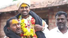 बिरदेव धनगर समाजातील अत्यंत गरीब कुटुंबातून आलेला होतकरु आणि हुशार पोरगा. 