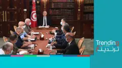 الرئيس التونسي يواجه اتهامات بانقلاب سياسي في البلاد