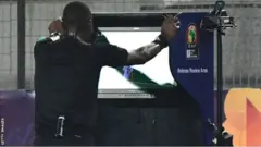 Fídíò aṣèrànwọ́ rẹfẹrí (VAR)