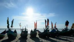 ২০১৪ সালে বাংলাদেশের সমুদ্রসীমা নিয়ে বিরোধ মীমাংসায় আন্তর্জাতিক সালিশ আদালতের এক রায়ে বাংলাদেশ নতুন প্রায় সাড়ে ১৯ হাজার বর্গকিলোমিটার সমুদ্র এলাকা পেয়েছে