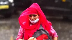 મહિલા