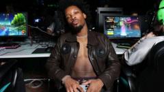 Acusan al cantante estadounidense D4vd del asesinato de una adolescente latina de 14 años cuyo cuerpo descuartizado fue hallado en su auto